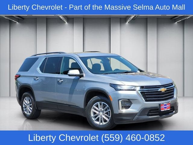 2023 Chevrolet Traverse LT Cloth in Sterling Gray Metallic — front three-quarter view