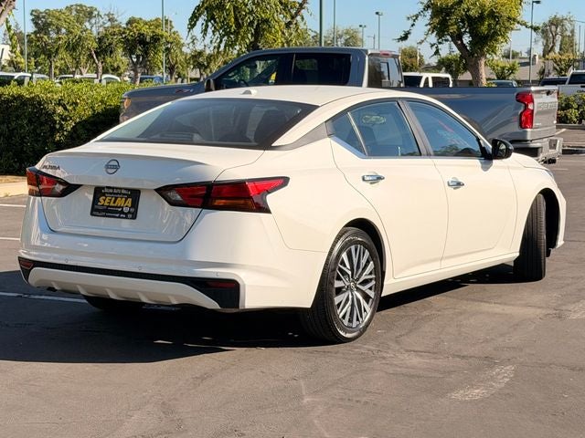 2025 Nissan Altima — detail view