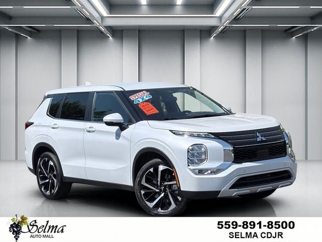 2024 Mitsubishi Outlander SE Black Edition S-AWC in Alloy Silver Metallic — front three-quarter view