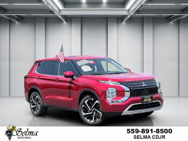2024 Mitsubishi Outlander SE 2.5 2WD in Red Diamond — front three-quarter view