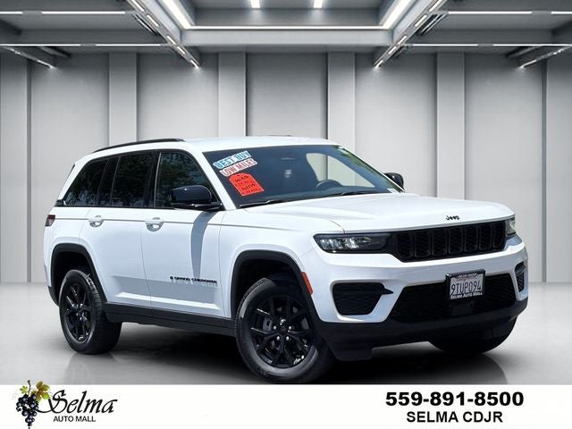 2025 Jeep Grand Cherokee Altitude in Bright White Clearcoat — front three-quarter view