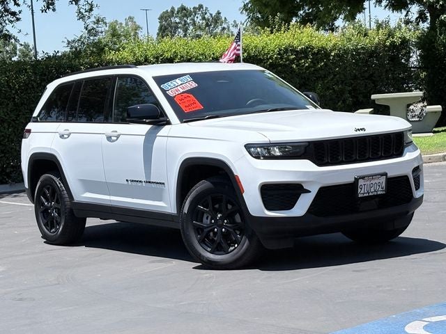 2025 Jeep Grand Cherokee — side profile view