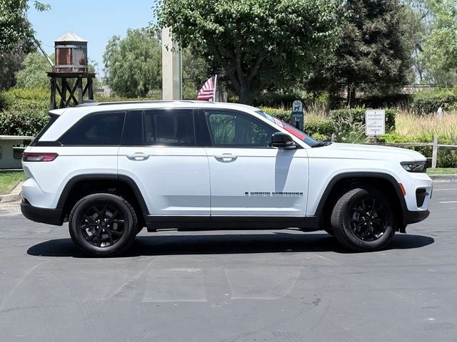 2025 Jeep Grand Cherokee — interior view