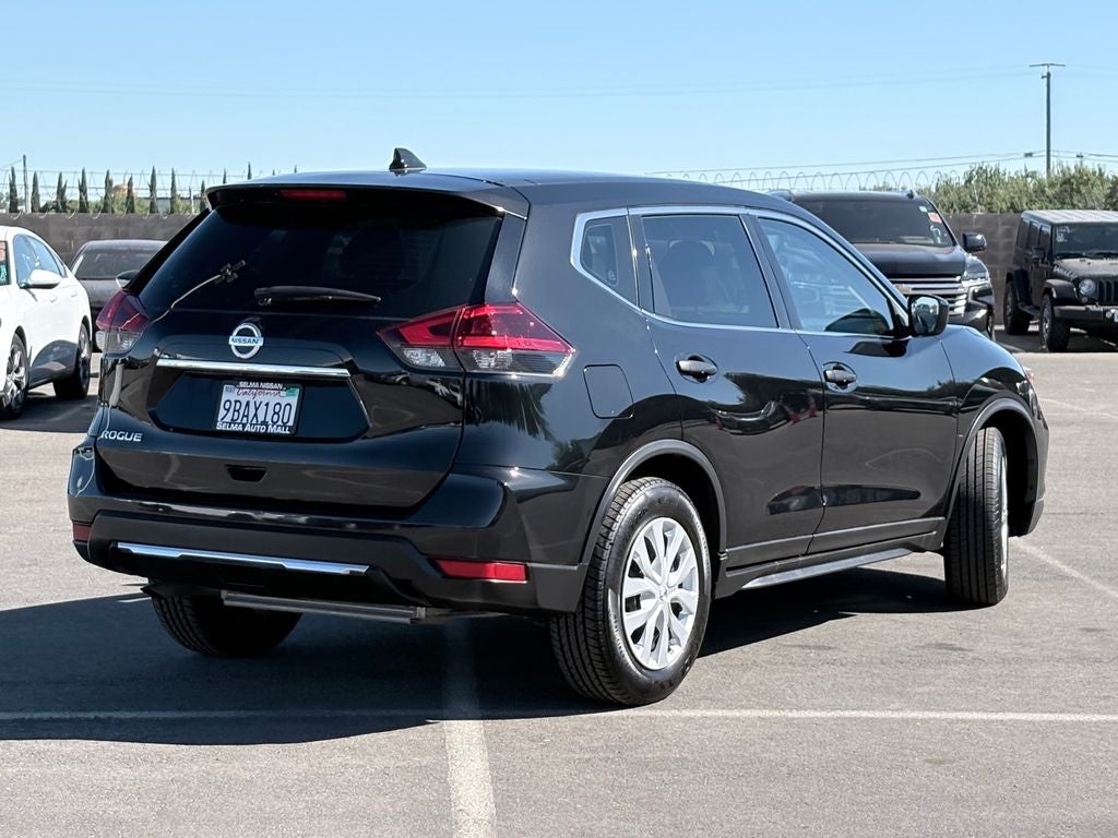 2018 Nissan Rogue — detail view